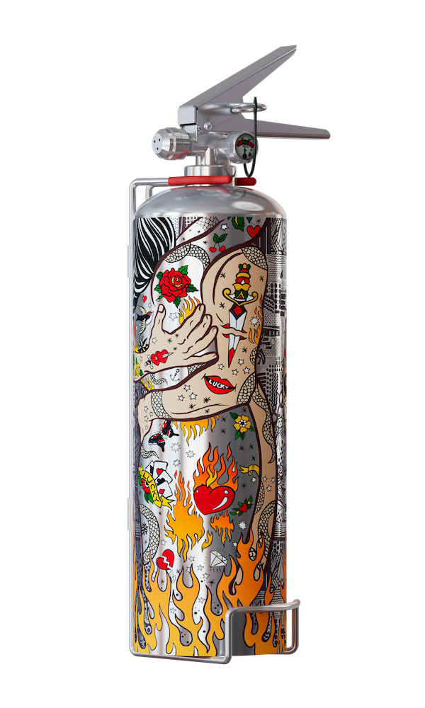 Огнетушитель BONTEL 2 литра. Художница Катя Белявская